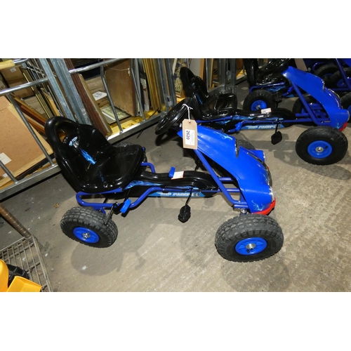 2620 - An unused blue Top Racer ride in go-kart with pump up rubber tyres