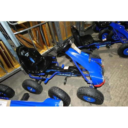 2622 - An unused blue Top Racer ride in go-kart with pump up rubber tyres