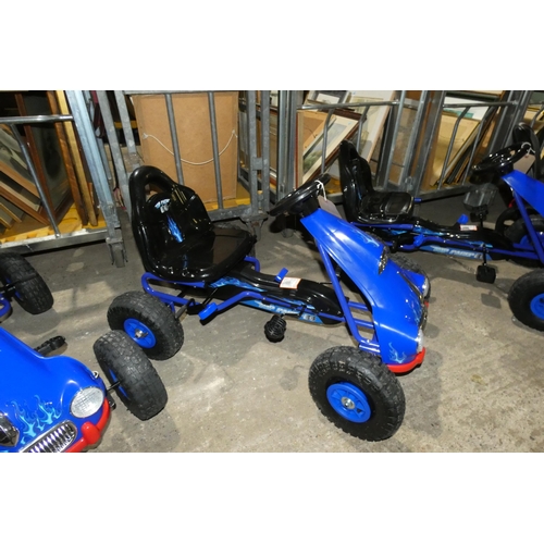 2623 - An unused blue Top Racer ride in go-kart with pump up rubber tyres