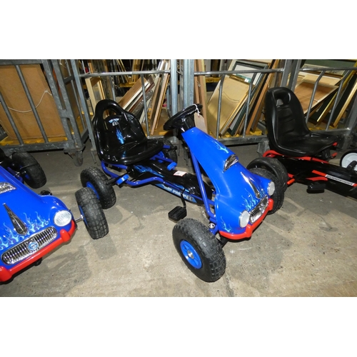 2624 - An unused blue Top Racer ride in go-kart with pump up rubber tyres