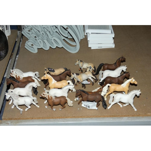 416 - 20 x various Schleich horse figures