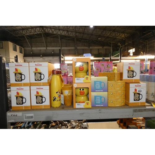 460 - A quantity of various gift items including Disney Pinocchio mugs, drinking bottles, troll mugs, mone... 