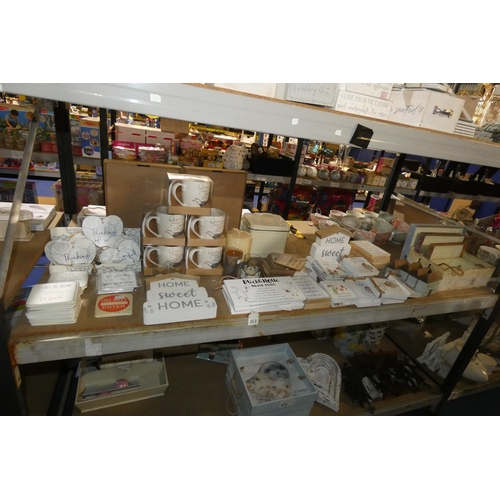 471 - A quantity of various gift items including mugs, wooden signs, coasters etc