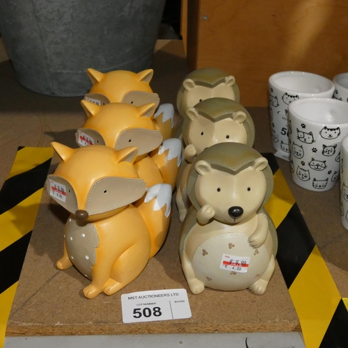 508 - 3 x foxes and 3 x hedgehog money boxes