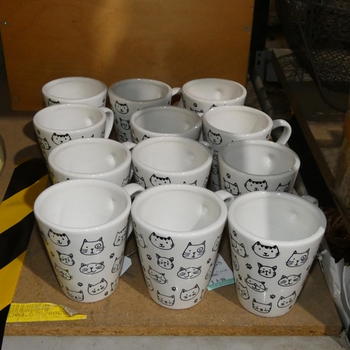 509 - 12 x cat patterned mugs