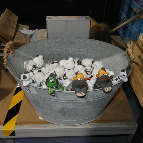 528 - An oval galvanized bucket containing a quantity of various animal figurines, Shawn the Sheep, moles,... 