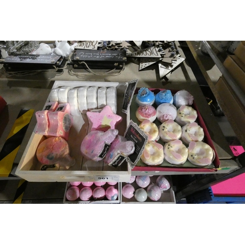 561 - 2 x trays containing a quantity of bath bombs