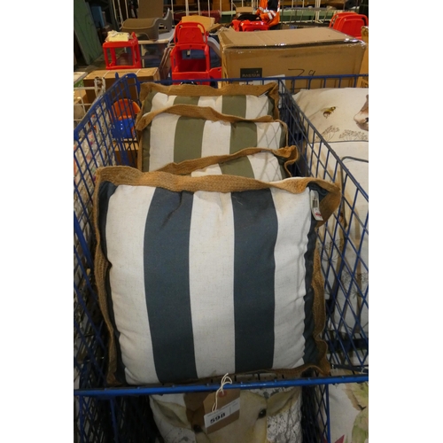 598 - 4 x various scatter cushions, striped