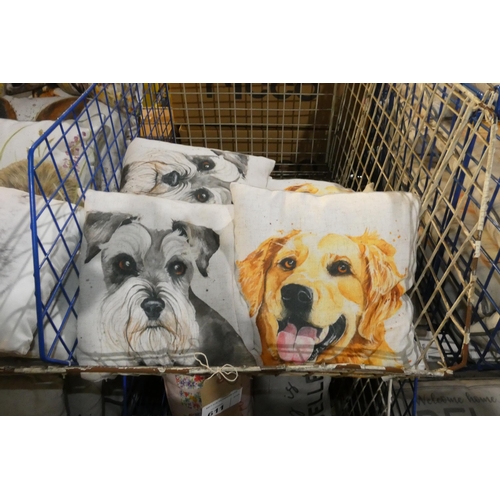 611 - 6 x scatter cushions, dogs