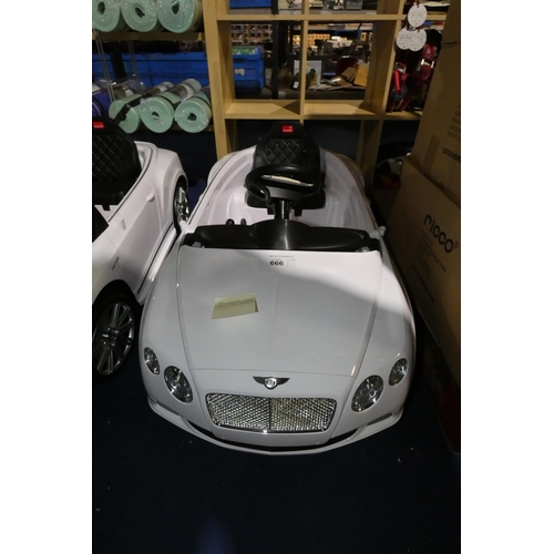 666 - 1 x Rastar Bentley Continental child's ride on 12v battery powered toy car. Built, tested working bu... 