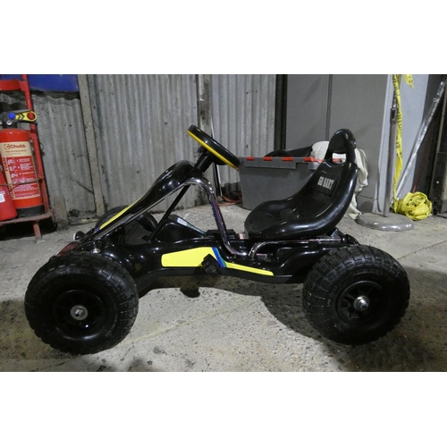 869 - 1 x black metal pedal go kart