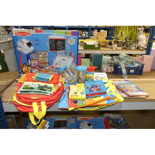 293 - A quantity of various items including a Mellisa & Doug paw patrol table top art set and David Wallia... 