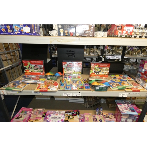 315 - A quantity of various toys including chunky puzzles, large peg puzzles, floor puzzles etc Contents o... 