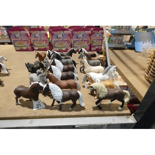 371 - 20 x various horse figures by Schleich