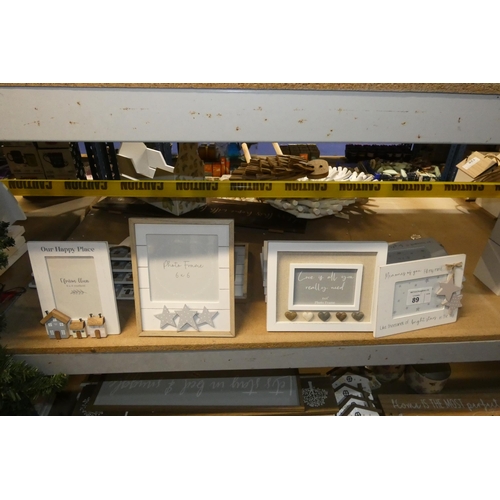 89 - A quantity of various novelty photo frames