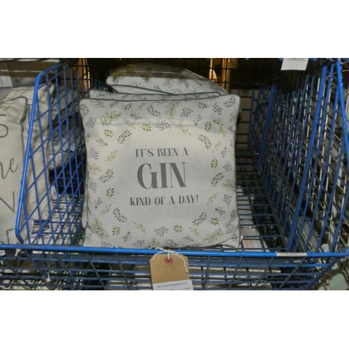 607 - 5 x scatter cushions, Gin related