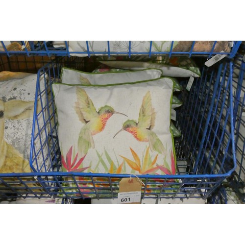 601 - 6 x various scatter cushions, humming birds