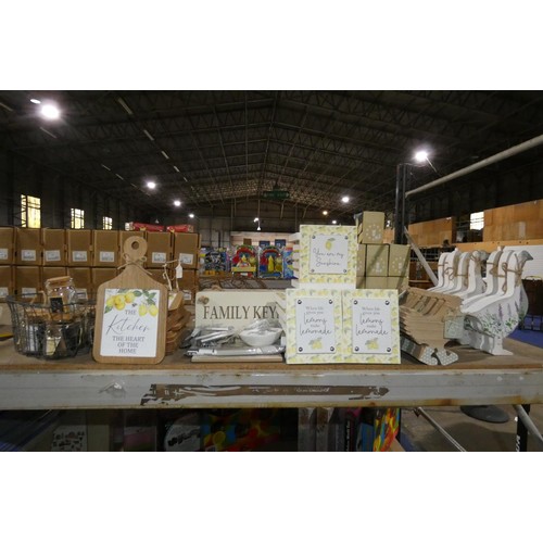 346C - A quantity of gift items to include various wooden decorative ornaments and assorted signs