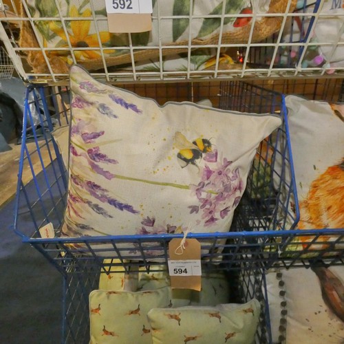 594 - 5 x various scatter cushions, bees