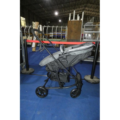 847 - 1 x Ricco HP-707A  2-1 child's foldable buggy / push chair. Boxed and requires assembly