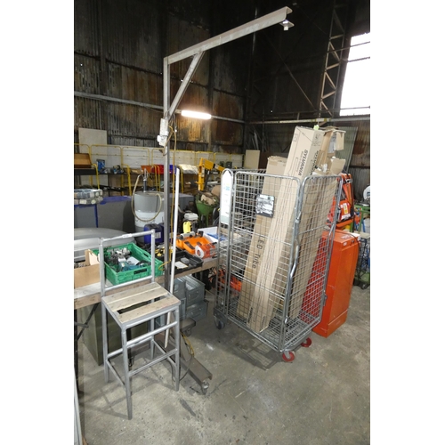 5152 - A tall wheeled gantry type stand (single column) and 1 metal stand (stool?)