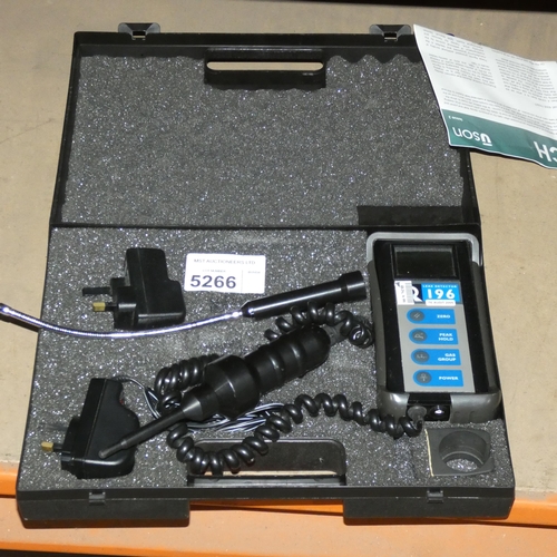 5266 - A type 196 pressure leak tester