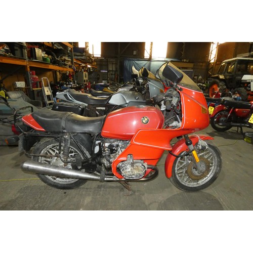 22 - BMW 650cc

No V5, Does not run and has no keys,

Registration number: RYE 409Y,
Odometer Reading : 4... 