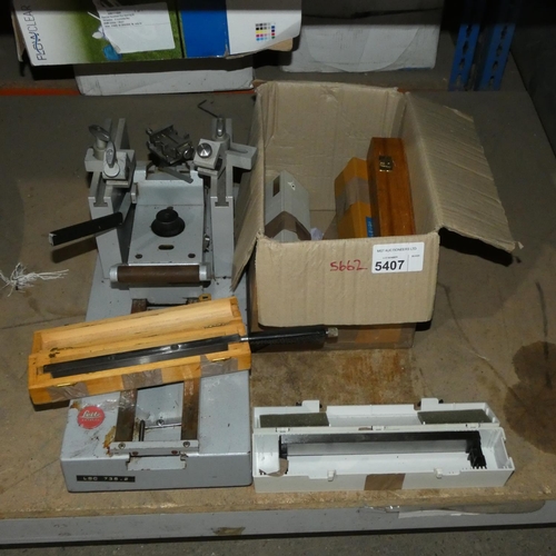 5407 - A Leitz Wetzler laboratory microtome supplied with several knife blades (not known if complete)