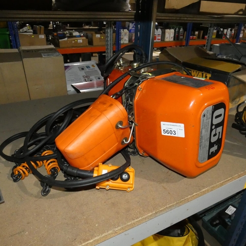 5603 - 1 x Elephant powered chain hoist 240v capacity approx 0.5t