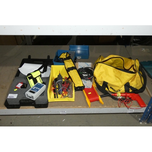 5605 - A quantity of various electrical test items including 1 x EA Mini TEV, probes, leads etc