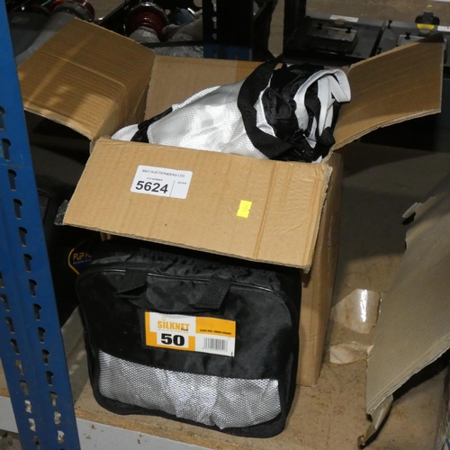 5624 - 1 box containing a quantity of snow socks (for vehicle tyres)