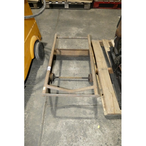 5679 - 1 x metal drum trolley