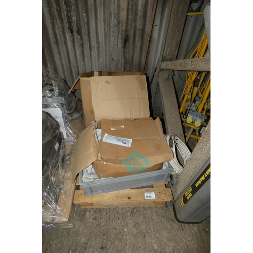 5686 - 1 small pallet containing a quantity of CV grease