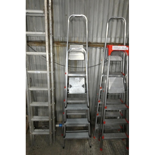 5691 - 2 x metal step ladders