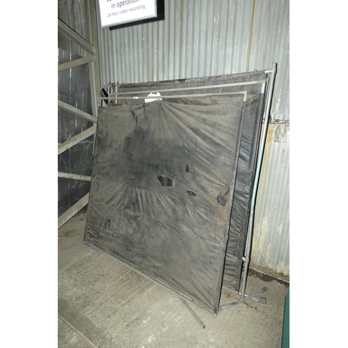 5700 - 5 x metal framed welding screens