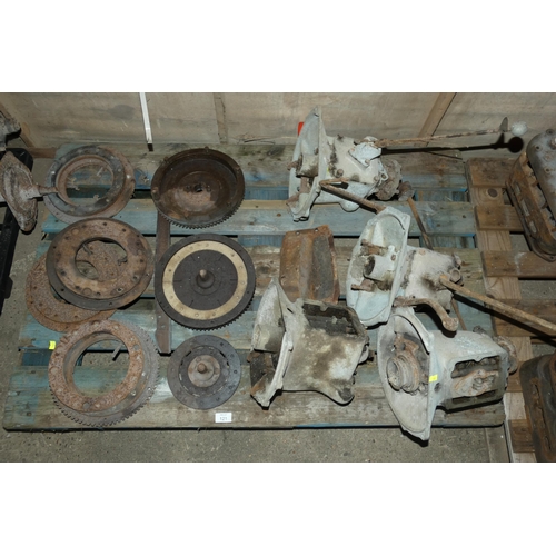 121 - 4 x Austin seven gearboxes and clutches, contents of one pallet