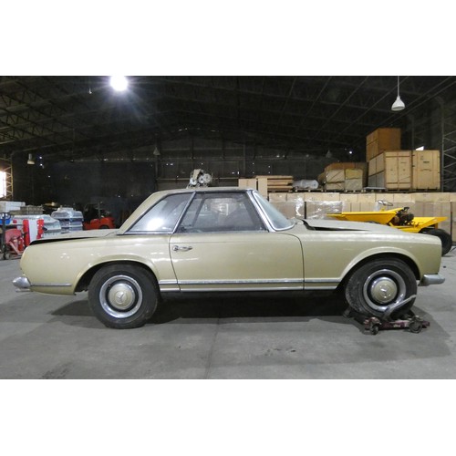 9 - Rare 1968 Mercedes-Benz  250 SL Pagoda Top convertible 2 seater sports.  Reg No. PYE 8F, 1st registe... 