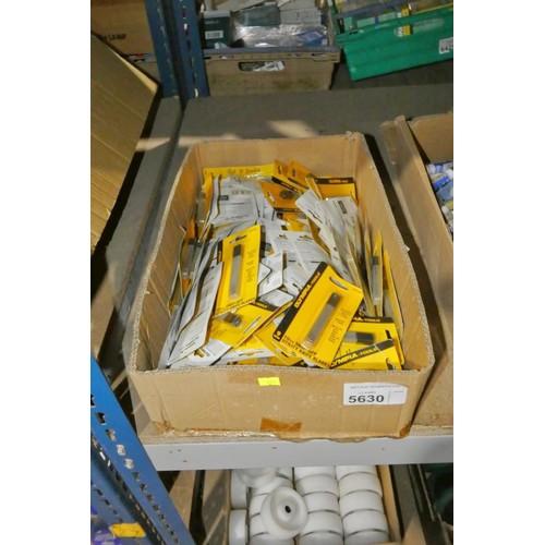 5630 - 1 box containing a quantity of snap off utility blades