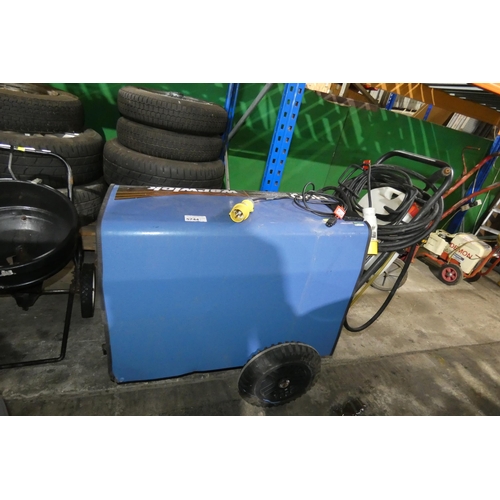 5744 - 1 x Warwick H90 Mk3 steam cleaner, 110v / diesel, supplied with hose but no lance / gun