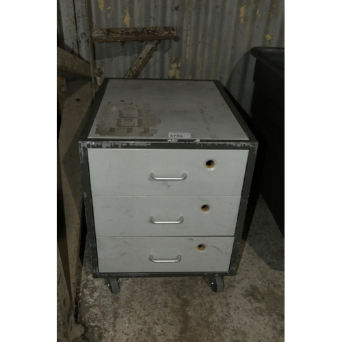 5750 - 1 x wheeled three drawer cabinet