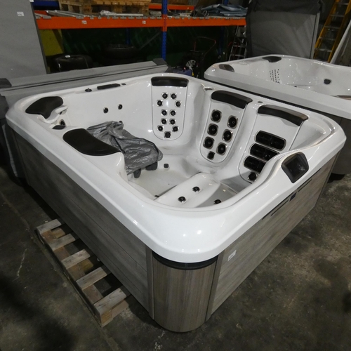 5771 - A Villeroy & Boch A6L-E Fitness Edition ex-display hot tub with insulated cover, YOM 2021, serial nu... 