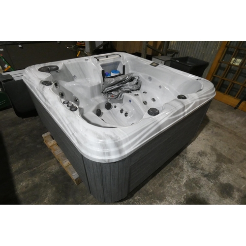 5781 - An Artesian Nevis 45 ex-display hot tub with insulated cover, YOM 2020, serial number 2166418 overal... 