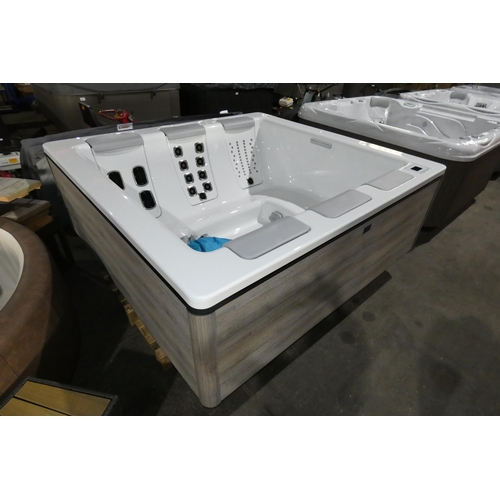 5784 - A Villeroy & Boch STIL7-E Just Silence ex-display hot tub with insulated cover, YOM 2022, serial num... 