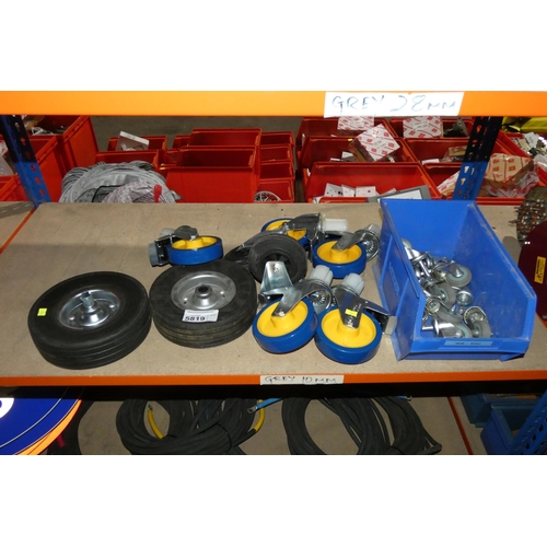 5819 - A quantity of various caster wheels. Contents of 1 shelf