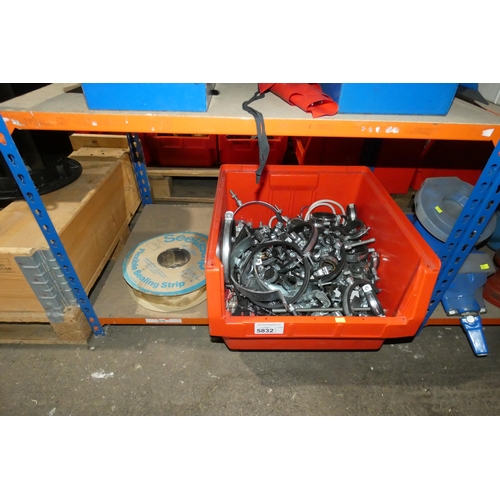 5832 - A quantity of various pipe clamps and a part roll of flexible sealing strip. Contents of 1 shelf