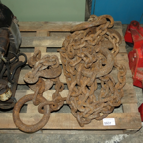 5937 - 2 x lifting chains (2 leg / 2 hook) - 1 at approx 12ft long and 1 x short)