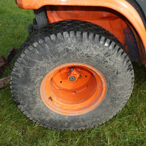 5961 - 1 x Kubota B2400 garden tractor, hour meter reads 2479 hours, shows registration number V 551 EHW . ... 