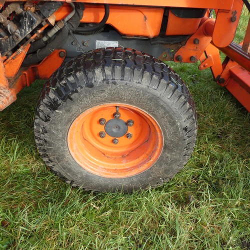 5961 - 1 x Kubota B2400 garden tractor, hour meter reads 2479 hours, shows registration number V 551 EHW . ... 