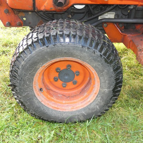 5961 - 1 x Kubota B2400 garden tractor, hour meter reads 2479 hours, shows registration number V 551 EHW . ... 