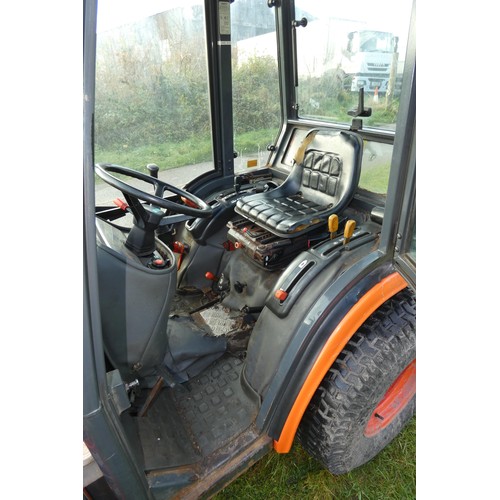 5961 - 1 x Kubota B2400 garden tractor, hour meter reads 2479 hours, shows registration number V 551 EHW . ... 